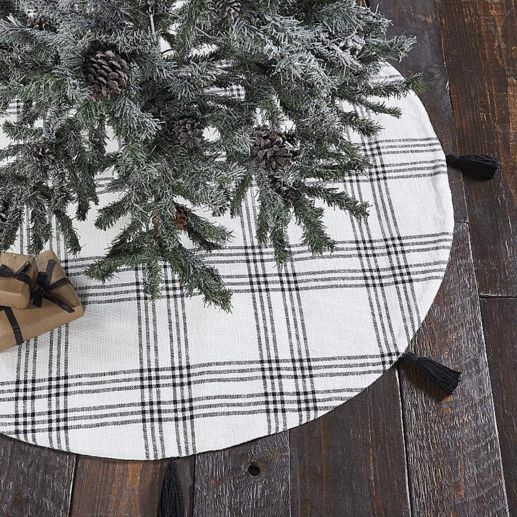 Black Plaid Christmas Tree Skirt Lifestyle 